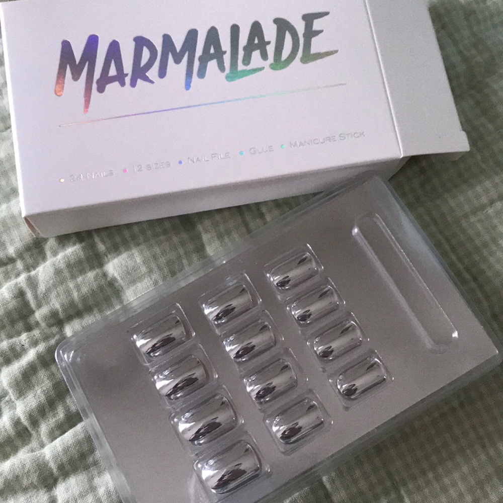 NEW mirrored silver nail set